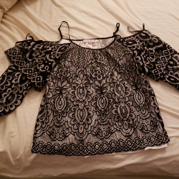 Parker Tops - ⭐HP⭐ Parker Cold Shoulder Black and White Top S